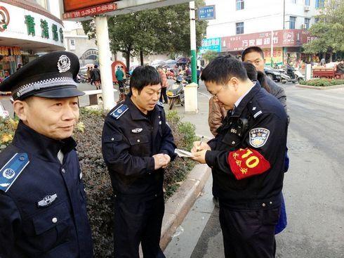 欧洲杯正规下单平台(官方)网站/网页版登录入口/手机版最新app入口-城管回应摔瓜：占道经营商贩砸的  第3张